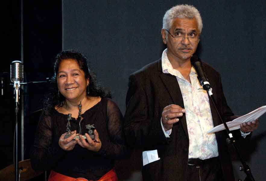 Nel Lekatompessy en Anis de Jong bij de uitreiking van de Cosmic Awards (2008)